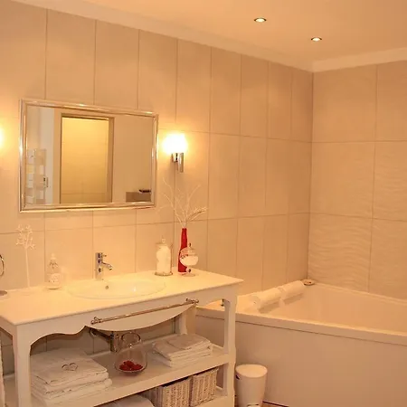 게스트하우스 Au Coeur Des Hotes 4*