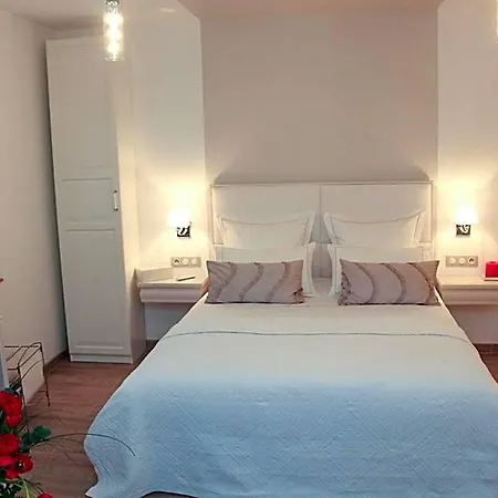 Au Coeur Des Hotes
