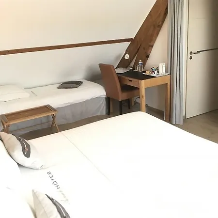 Au Coeur Des Hôtes